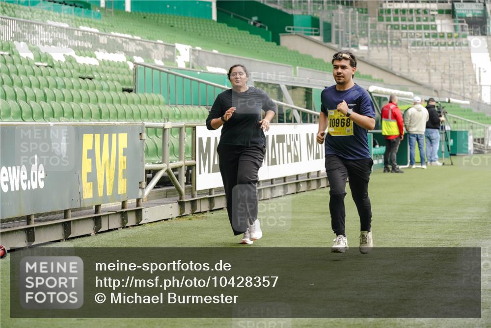 13.09.2026 - 21. swb-Marathon Bremen Michael Burmester http://msf.ph/oto/10428357 13.09.2026 10:53:48 Laufen im Stadion 10317, 11444, 12163, 12416, 10533, 10534, 10573, 10627, 10667, 10710, 11031, 11254, 11266, 11352, 11496, 11712, 11780, 11807, 11851, 12440, 12535 meine-sportfotos.de