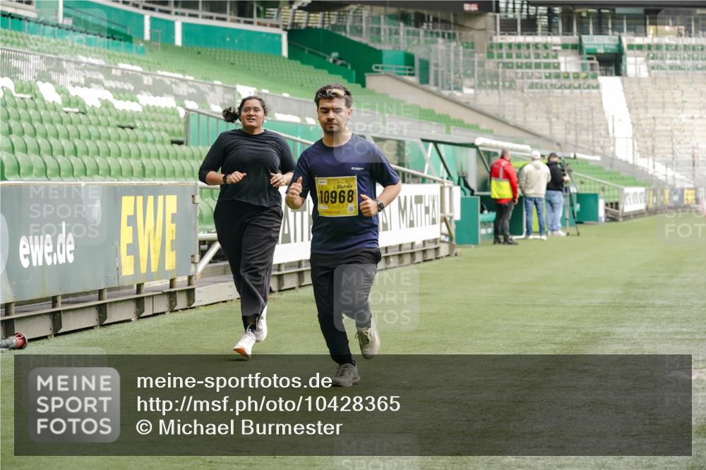 13.09.2026 - 21. swb-Marathon Bremen Michael Burmester http://msf.ph/oto/10428365 13.09.2026 10:53:49 Laufen im Stadion 10317, 11444, 12163, 12416, 10533, 10534, 10573, 10627, 10667, 10710, 11031, 11266, 11352, 11496, 11712, 11780, 11807, 11851, 12440, 12535 meine-sportfotos.de