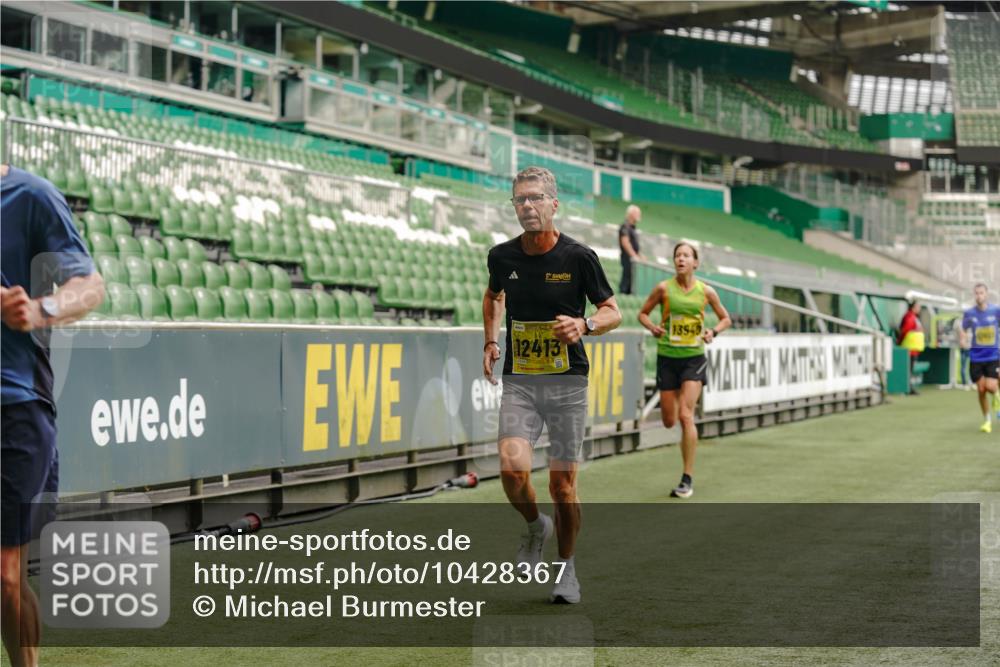 13.09.2026 - 21. swb-Marathon Bremen Michael Burmester http://msf.ph/oto/10428367 13.09.2026 10:19:37 Laufen im Stadion 10366, 10475, 10994, 11176, 11197, 11418, 11481, 11512, 11652, 12358, 12413, 13505, 13530, 13533, 13534, 13536, 13540, 13541, 13543, 13550, 13558, 13560, 13564, 13573, 13581, 13582, 13588, 13599, 13601, 13605, 13610, 13618, 13622, 13632, 13633, 13638, 13639, 13643, 10597, 12272, 13501, 13515, 13517, 13525, 13542, 13547, 13567, 13579, 13623, 13627, 13635 meine-sportfotos.de