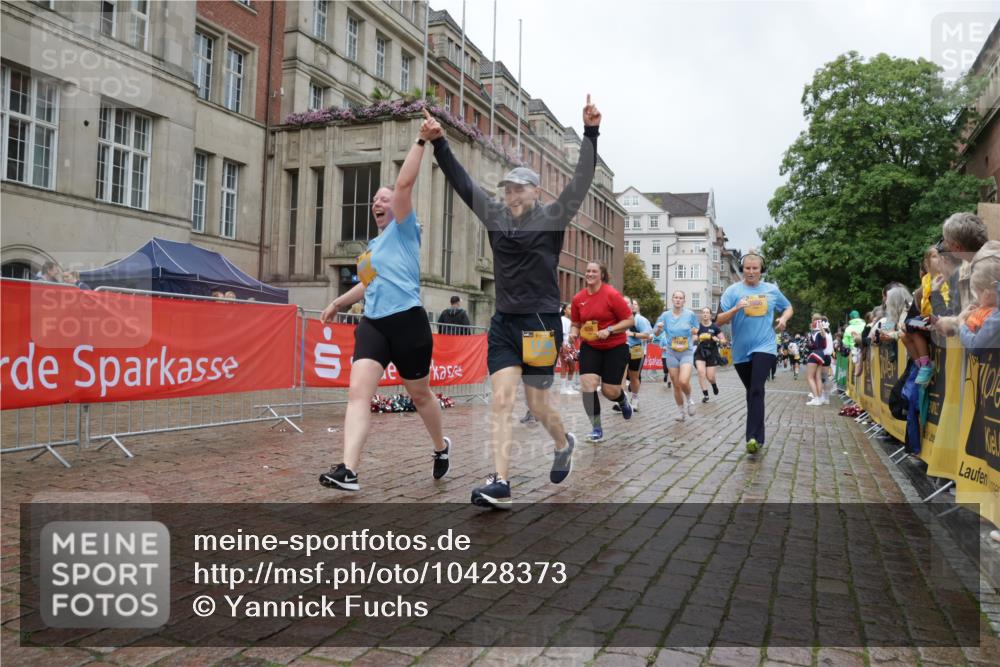 13.09.2026 - Kiel Lauf Yannick Fuchs http://msf.ph/oto/10428373 13.09.2026 11:08:19 Ziel 3798, 5856, 6061, 6185, 7108, 7254, 10525, 94, 121, 311, 656, 755, 1136, 1951, 2120, 2136, 3397, 3828, 3986, 4297, 4949, 5833, 6086, 6401, 6404, 7123, 8019, 9952, 10244, 10702, 11407, 12013, 12379, 12730, 834, 1067, 2235, 2575, 3536, 5418, 6360, 6576, 6626, 6662, 7667, 9162, 9800, 10645, 10647, 11442, 356, 656, 1136, 2940, 3986, 4983, 5095, 6086, 6727, 7035, 10244, 10873, 11015, 12267, 12730 meine-sportfotos.de