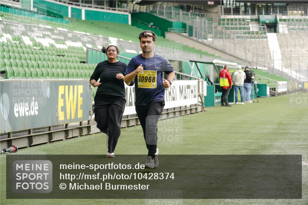 13.09.2026 - 21. swb-Marathon Bremen Michael Burmester http://msf.ph/oto/10428374 13.09.2026 10:53:49 Laufen im Stadion 10317, 11444, 12163, 12416, 10533, 10534, 10573, 10627, 10667, 10710, 11031, 11266, 11352, 11496, 11712, 11780, 11807, 11851, 12440, 12535 meine-sportfotos.de
