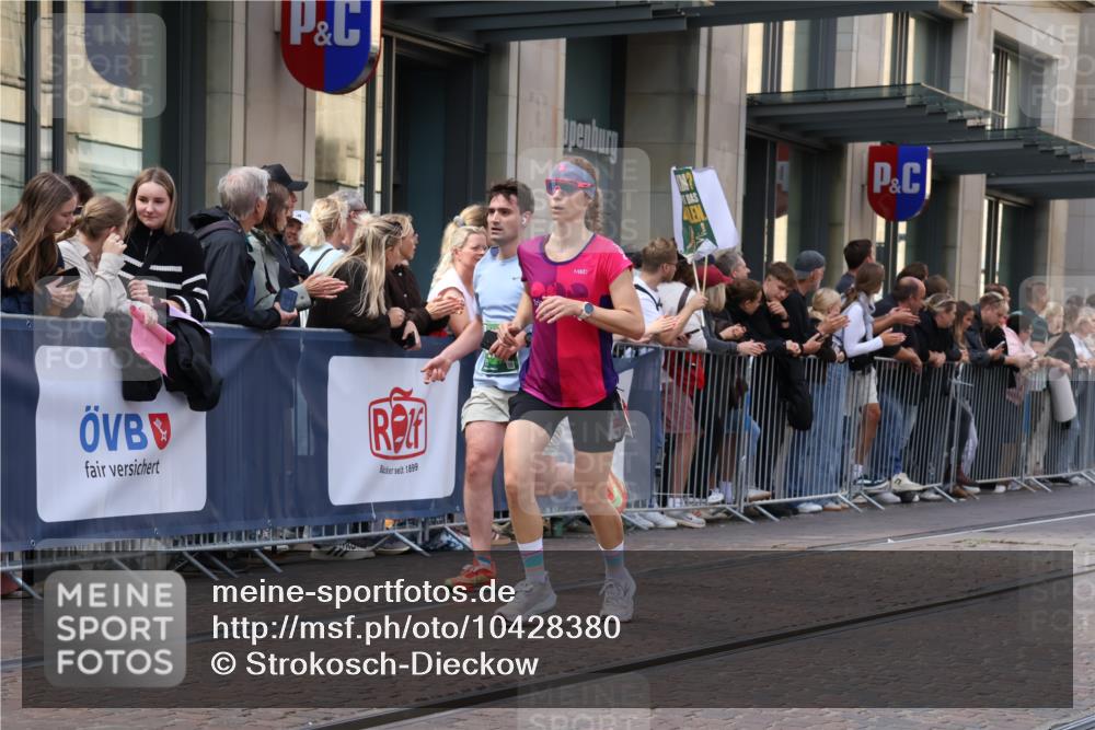 13.09.2026 - 21. swb-Marathon Bremen Strokosch-Dieckow http://msf.ph/oto/10428380 13.09.2026 13:08:18 Ziel 339, 715, 1335, 1696, 3110, 3276, 4033, 4082, 4888, 5377, 5424, 6842, 7064, 7121, 8555, 8655, 9084, 9240, 9411, 9702, 678, 1335, 1696, 2098, 2266, 2844, 3808, 4247, 5594, 6692, 8655, 9582, 13091, 13160 meine-sportfotos.de