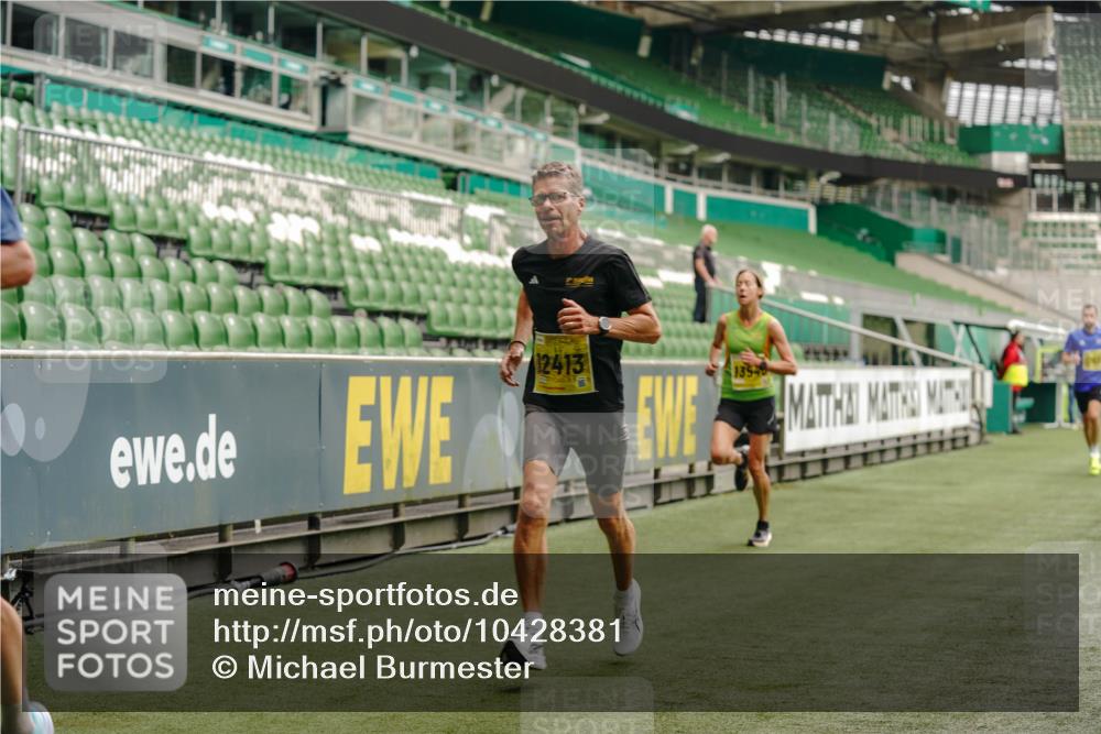 13.09.2026 - 21. swb-Marathon Bremen Michael Burmester http://msf.ph/oto/10428381 13.09.2026 10:19:37 Laufen im Stadion 10366, 10475, 10994, 11176, 11197, 11418, 11481, 11512, 11652, 12358, 12413, 13505, 13530, 13533, 13534, 13536, 13540, 13541, 13543, 13550, 13558, 13560, 13564, 13573, 13581, 13582, 13588, 13599, 13601, 13605, 13610, 13618, 13622, 13632, 13633, 13638, 13639, 13643, 10597, 12272, 13501, 13515, 13517, 13525, 13542, 13547, 13567, 13579, 13623, 13627, 13635 meine-sportfotos.de