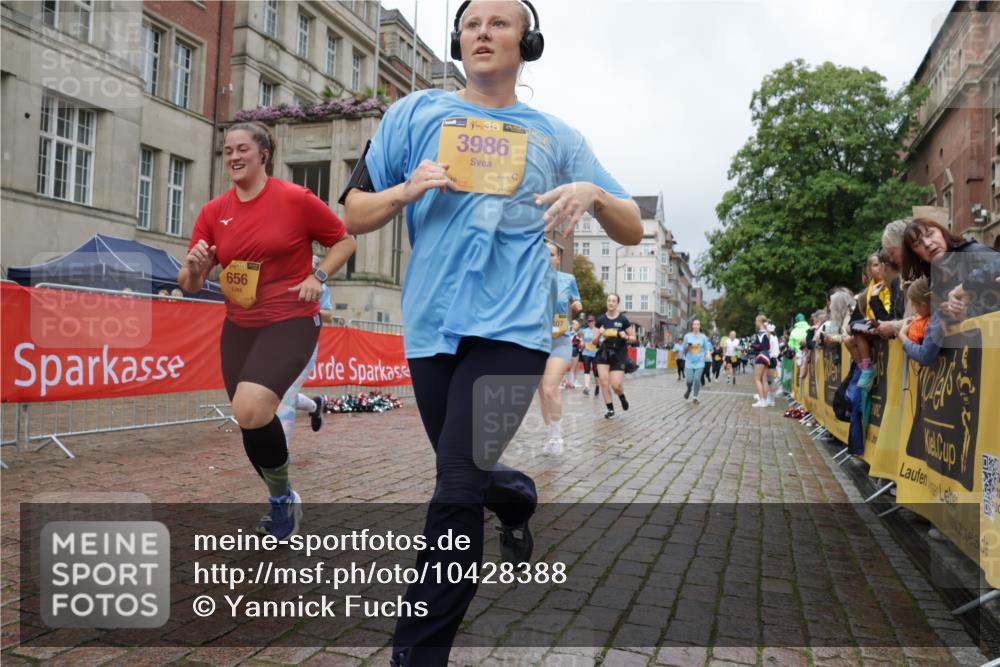 13.09.2026 - Kiel Lauf Yannick Fuchs http://msf.ph/oto/10428388 13.09.2026 11:08:20 Ziel 3798, 5856, 6061, 6185, 6360, 7108, 7254, 10525, 94, 121, 311, 656, 755, 1136, 1951, 2120, 2136, 3397, 3828, 3986, 4297, 4949, 5833, 6086, 6401, 6404, 7123, 8019, 9952, 10702, 11407, 12013, 12379, 12730, 834, 1067, 2235, 2575, 3536, 5418, 6576, 6626, 6662, 7667, 9162, 9800, 10645, 10647, 11442, 311, 656, 1136, 2940, 3986, 4983, 5095, 6086, 6727, 7035, 10244, 10873, 11407, 12013, 12267, 12730 meine-sportfotos.de