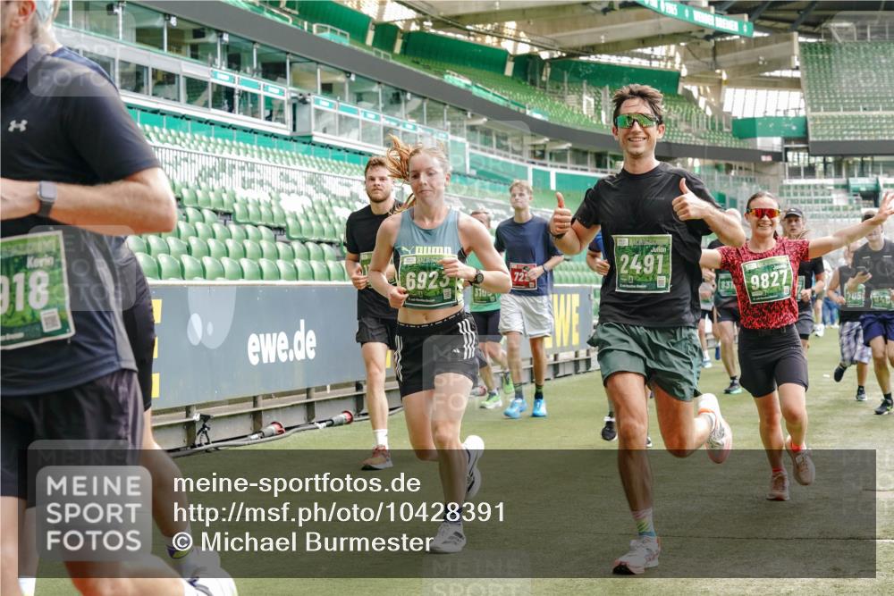13.09.2026 - 21. swb-Marathon Bremen Michael Burmester http://msf.ph/oto/10428391 13.09.2026 13:02:55 Laufen im Stadion 150, 488, 531, 596, 722, 725, 762, 930, 936, 940, 946, 1006, 1014, 1067, 1163, 1250, 1436, 1458, 1460, 1611, 1771, 2033, 2047, 2062, 2223, 2276, 2292, 2345, 2364, 2378, 2421, 2434, 2513, 2625, 2638, 2666, 2668, 2779, 2900, 2934, 2977, 2987, 3013, 3044, 3114, 3135, 3163, 3164, 3187, 3248, 3258, 3294, 3334, 3360, 3392, 3402, 3460, 3496, 3510, 3527, 3576, 3585, 3597, 3603, 3618, 3667, 3721, 3806, 3846, 3852, 3859, 3893, 3938, 3970, 3983, 4000, 4077, 4133, 4506, 4558 meine-sportfotos.de