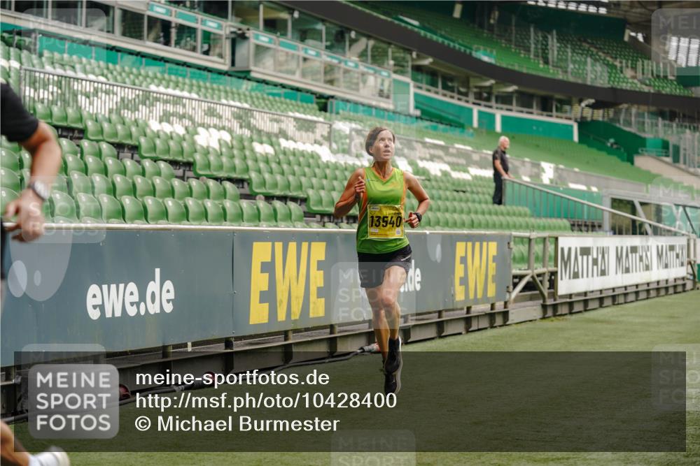 13.09.2026 - 21. swb-Marathon Bremen Michael Burmester http://msf.ph/oto/10428400 13.09.2026 10:19:38 Laufen im Stadion 10366, 10475, 10994, 11176, 11197, 11418, 11481, 11512, 11652, 12358, 12413, 13505, 13530, 13533, 13534, 13536, 13540, 13541, 13543, 13550, 13558, 13560, 13564, 13573, 13581, 13582, 13588, 13599, 13601, 13605, 13610, 13618, 13622, 13632, 13633, 13638, 13639, 13643, 10597, 12272, 13501, 13515, 13517, 13525, 13542, 13547, 13567, 13579, 13623, 13627, 13635 meine-sportfotos.de