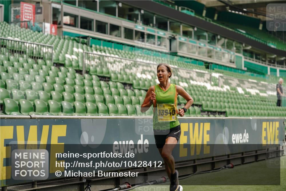 13.09.2026 - 21. swb-Marathon Bremen Michael Burmester http://msf.ph/oto/10428412 13.09.2026 10:19:39 Laufen im Stadion 10366, 10475, 10994, 11176, 11197, 11418, 11481, 11512, 11652, 12358, 12413, 13505, 13530, 13533, 13534, 13536, 13540, 13541, 13543, 13550, 13558, 13560, 13564, 13573, 13581, 13582, 13588, 13599, 13601, 13605, 13610, 13618, 13622, 13632, 13633, 13638, 13639, 13643, 10597, 12272, 13501, 13510, 13515, 13517, 13525, 13542, 13547, 13567, 13579, 13623, 13627, 13635 meine-sportfotos.de