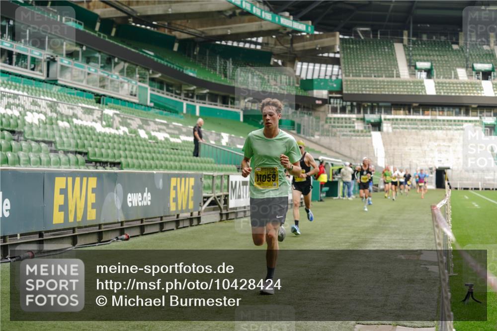 13.09.2026 - 21. swb-Marathon Bremen Michael Burmester http://msf.ph/oto/10428424 13.09.2026 10:19:40 Laufen im Stadion 10366, 10475, 10994, 11176, 11197, 11418, 11481, 11512, 11652, 12358, 12413, 13505, 13530, 13533, 13534, 13536, 13540, 13541, 13543, 13550, 13558, 13560, 13564, 13573, 13581, 13582, 13588, 13599, 13601, 13605, 13610, 13618, 13622, 13632, 13633, 13638, 13639, 13643, 10597, 12272, 13501, 13510, 13515, 13517, 13525, 13542, 13547, 13567, 13579, 13623, 13627, 13635 meine-sportfotos.de