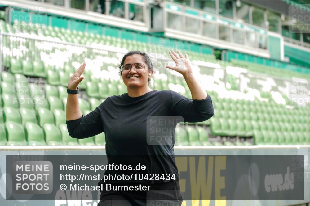 13.09.2026 - 21. swb-Marathon Bremen Michael Burmester http://msf.ph/oto/10428434 13.09.2026 10:53:52 Laufen im Stadion 10317, 12163, 12416, 10533, 10534, 10573, 10627, 10667, 10710, 11031, 11266, 11352, 11496, 11712, 11780, 11807, 12440, 12535 meine-sportfotos.de