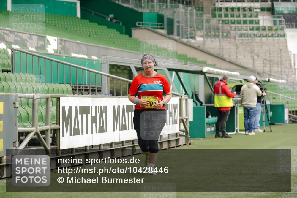 13.09.2026 - 21. swb-Marathon Bremen Michael Burmester http://msf.ph/oto/10428446 13.09.2026 10:54:04 Laufen im Stadion 10317, 12163, 12416, 10533, 10534, 10573, 10627, 10667, 10710, 11031, 11266, 11352, 11496, 11712, 11780, 11807, 12377, 12408, 12440, 12535 meine-sportfotos.de