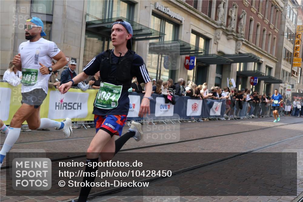 13.09.2026 - 21. swb-Marathon Bremen Strokosch-Dieckow http://msf.ph/oto/10428450 13.09.2026 13:08:20 Ziel 339, 715, 3110, 3276, 4033, 4082, 4888, 5377, 5424, 6842, 7064, 7121, 8555, 9084, 9240, 9411, 9702, 678, 1335, 1696, 2098, 2266, 2844, 3808, 4247, 5594, 6692, 8655, 9582, 13091 meine-sportfotos.de