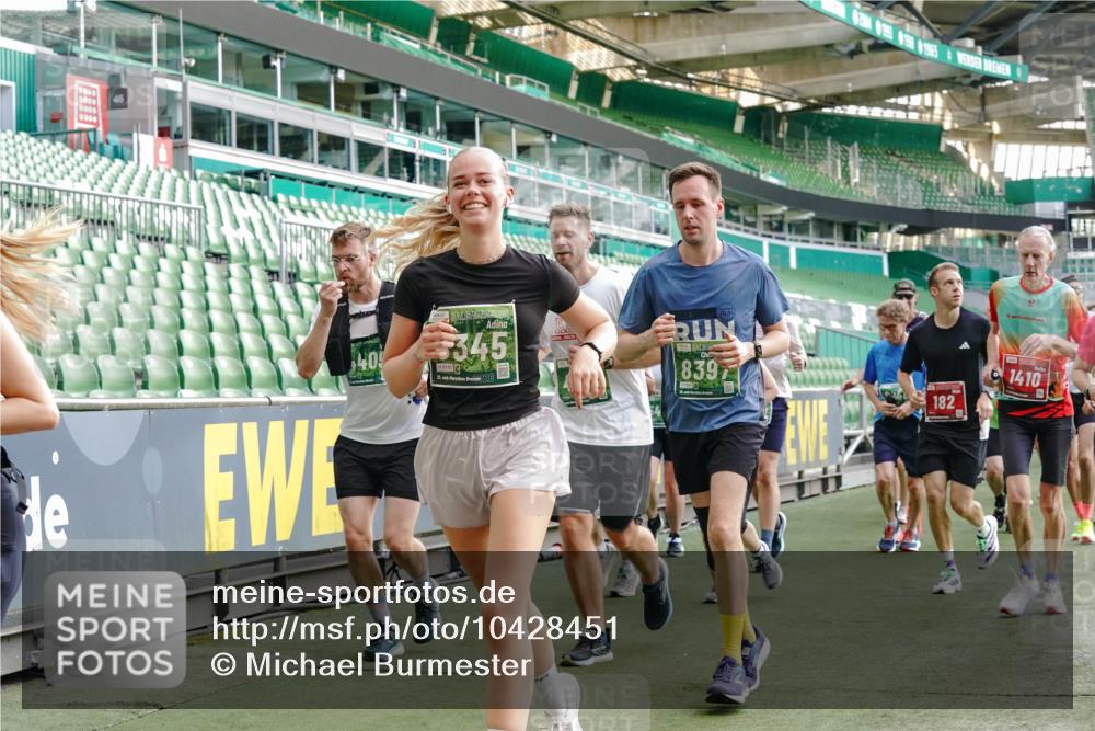 13.09.2026 - 21. swb-Marathon Bremen Michael Burmester http://msf.ph/oto/10428451 13.09.2026 13:26:25 Laufen im Stadion 186, 202, 213, 364, 390, 530, 543, 645, 815, 818, 833, 966, 1077, 1283, 1410, 1443, 1459, 1473, 1487, 1504, 1530, 1561, 1618, 1700, 1744, 1828, 1830, 1953, 2058, 2059, 2271, 2273, 2298, 2308, 2309, 2354, 2382, 2384, 2388, 2404, 2428, 2506, 2507, 2508, 2542, 2558, 2576, 2582, 2591, 2592, 2656, 2675, 2748, 2752, 2762, 2817, 2833, 2875, 2878, 2896, 2965, 2970, 2981, 3005, 3047, 3050, 3062, 3084, 3097, 3142, 3172, 3259, 3329, 3359, 3390, 3433, 3540, 3629, 3756 meine-sportfotos.de