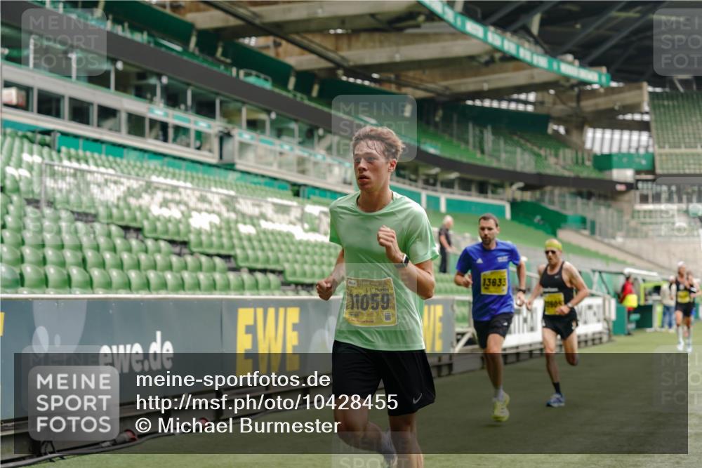13.09.2026 - 21. swb-Marathon Bremen Michael Burmester http://msf.ph/oto/10428455 13.09.2026 10:19:41 Laufen im Stadion 10261, 10366, 10475, 10994, 11176, 11197, 11418, 11481, 11512, 11652, 12358, 12413, 13505, 13530, 13533, 13534, 13536, 13540, 13541, 13543, 13550, 13558, 13560, 13564, 13573, 13581, 13582, 13588, 13590, 13599, 13601, 13605, 13610, 13618, 13619, 13622, 13632, 13633, 13638, 13639, 13643, 10597, 12272, 13501, 13510, 13515, 13517, 13525, 13542, 13547, 13567, 13579, 13623, 13627, 13635 meine-sportfotos.de