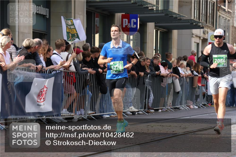 13.09.2026 - 21. swb-Marathon Bremen Strokosch-Dieckow http://msf.ph/oto/10428462 13.09.2026 13:08:21 Ziel 339, 715, 3110, 3276, 4033, 4082, 4888, 5377, 5424, 6842, 7064, 7121, 8555, 9084, 9240, 9411, 9702, 9867, 339, 678, 1335, 1696, 2098, 2266, 2844, 3808, 4247, 5594, 6692, 8655, 9582, 13091 meine-sportfotos.de