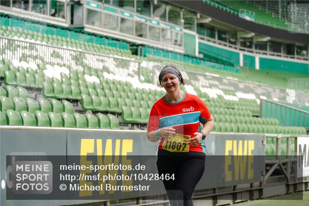 13.09.2026 - 21. swb-Marathon Bremen Michael Burmester http://msf.ph/oto/10428464 13.09.2026 10:54:10 Laufen im Stadion 12163, 12416, 10533, 10534, 10573, 10627, 10650, 10667, 10710, 11031, 11195, 11266, 11352, 11496, 11780, 11807, 12377, 12408, 12440, 12535 meine-sportfotos.de