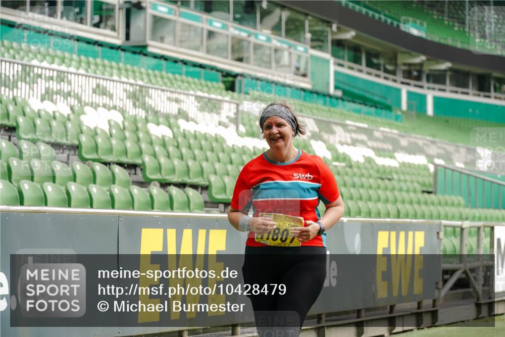 13.09.2026 - 21. swb-Marathon Bremen Michael Burmester http://msf.ph/oto/10428479 13.09.2026 10:54:10 Laufen im Stadion 12163, 12416, 10533, 10534, 10573, 10627, 10650, 10667, 10710, 11031, 11195, 11266, 11352, 11496, 11780, 11807, 12377, 12408, 12440, 12535 meine-sportfotos.de