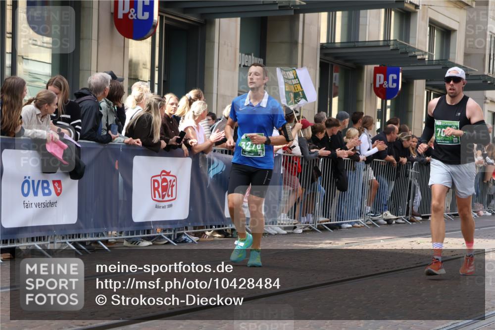 13.09.2026 - 21. swb-Marathon Bremen Strokosch-Dieckow http://msf.ph/oto/10428484 13.09.2026 13:08:22 Ziel 715, 3110, 3276, 3330, 4033, 4082, 4888, 5377, 5424, 6842, 7064, 7121, 8555, 9084, 9240, 9411, 9702, 9867, 9906, 339, 678, 1335, 1696, 2098, 2266, 2844, 3808, 4247, 5594, 6692, 8655, 9582, 13091 meine-sportfotos.de