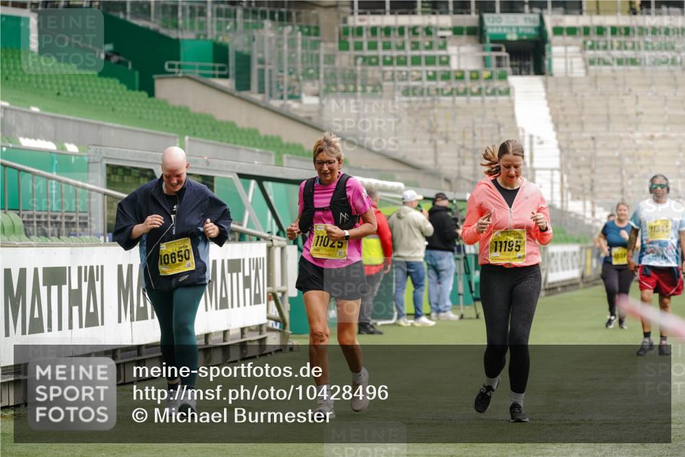 13.09.2026 - 21. swb-Marathon Bremen Michael Burmester http://msf.ph/oto/10428496 13.09.2026 10:54:36 Laufen im Stadion 12163, 10387, 10533, 10534, 10573, 10627, 10650, 10667, 10968, 11025, 11031, 11195, 11266, 11352, 11496, 11780, 11807, 12377, 12408, 12535, 12546 meine-sportfotos.de