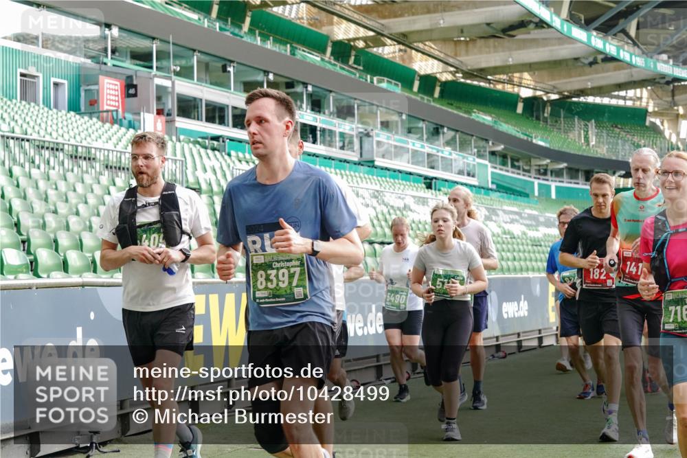 13.09.2026 - 21. swb-Marathon Bremen Michael Burmester http://msf.ph/oto/10428499 13.09.2026 13:26:26 Laufen im Stadion 186, 202, 213, 364, 390, 530, 543, 645, 815, 818, 833, 966, 1077, 1283, 1410, 1443, 1459, 1473, 1487, 1504, 1530, 1561, 1618, 1700, 1744, 1828, 1830, 1953, 2058, 2059, 2271, 2273, 2298, 2308, 2309, 2354, 2382, 2384, 2388, 2404, 2428, 2506, 2507, 2508, 2542, 2558, 2576, 2582, 2591, 2592, 2656, 2675, 2748, 2752, 2762, 2817, 2833, 2875, 2878, 2896, 2965, 2970, 2981, 3005, 3047, 3050, 3062, 3084, 3097, 3142, 3172, 3259, 3329, 3359, 3390, 3433, 3540, 3629, 3756 meine-sportfotos.de