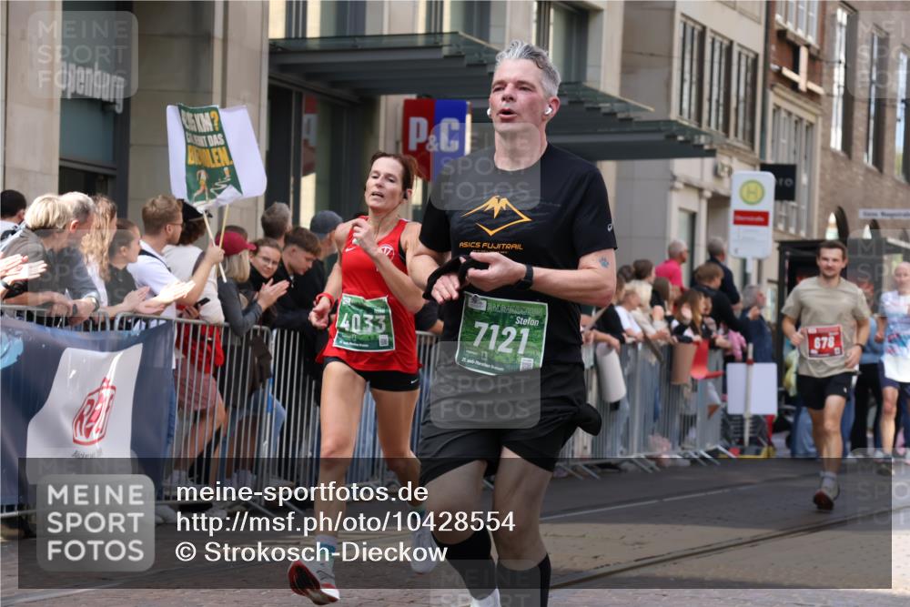 13.09.2026 - 21. swb-Marathon Bremen Strokosch-Dieckow http://msf.ph/oto/10428554 13.09.2026 13:08:25 Ziel 715, 3110, 3276, 3330, 4033, 4888, 5377, 5517, 5696, 6842, 6906, 7064, 7121, 8555, 9084, 9240, 9411, 9702, 9867, 9906, 9911, 339, 678, 1335, 1696, 2098, 2266, 2844, 3808, 4082, 4247, 5424, 5594, 8655, 9582 meine-sportfotos.de