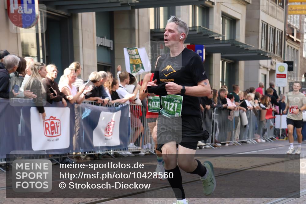 13.09.2026 - 21. swb-Marathon Bremen Strokosch-Dieckow http://msf.ph/oto/10428560 13.09.2026 13:08:26 Ziel 715, 3110, 3276, 3330, 4033, 4888, 5377, 5517, 5696, 6842, 6906, 7064, 7121, 8555, 9084, 9240, 9411, 9702, 9867, 9906, 9911, 339, 678, 1335, 1696, 2098, 2266, 2844, 3808, 4082, 4247, 4888, 5424, 5594, 8655, 9084, 9582 meine-sportfotos.de