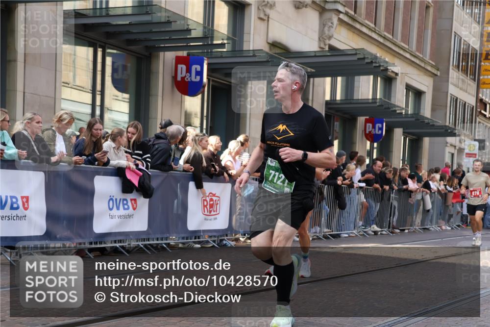 13.09.2026 - 21. swb-Marathon Bremen Strokosch-Dieckow http://msf.ph/oto/10428570 13.09.2026 13:08:26 Ziel 715, 3110, 3276, 3330, 4033, 4888, 5377, 5517, 5696, 6842, 6906, 7064, 7121, 8555, 9084, 9240, 9411, 9702, 9867, 9906, 9911, 339, 678, 1335, 1696, 2098, 2266, 2844, 3808, 4082, 4247, 4888, 5424, 5594, 8655, 9084, 9582 meine-sportfotos.de