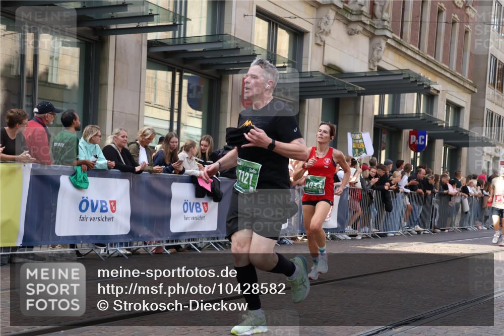 13.09.2026 - 21. swb-Marathon Bremen Strokosch-Dieckow http://msf.ph/oto/10428582 13.09.2026 13:08:26 Ziel 715, 3110, 3276, 3330, 4033, 4888, 5377, 5517, 5696, 6842, 6906, 7064, 7121, 8555, 9084, 9240, 9411, 9702, 9867, 9906, 9911, 339, 678, 1335, 1696, 2098, 2266, 2844, 3808, 4082, 4247, 4888, 5424, 5594, 8655, 9084, 9582 meine-sportfotos.de