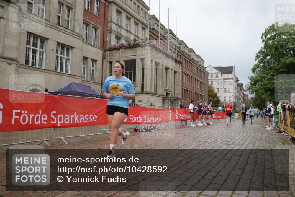 13.09.2026 - Kiel Lauf Yannick Fuchs http://msf.ph/oto/10428592 13.09.2026 11:08:42 Ziel 24, 25, 834, 1170, 2250, 2575, 4709, 6576, 6662, 9162, 9800, 10645, 10647, 11442, 1067, 2235, 3536, 3798, 5418, 5856, 6061, 6185, 6360, 6401, 6626, 7108, 7254, 7667, 8019, 10525, 1226, 1569, 2951, 3022, 4526, 9752, 10813, 10928, 11674, 12334, 121, 2120, 4949, 5833, 6401, 7123, 8019, 10702 meine-sportfotos.de