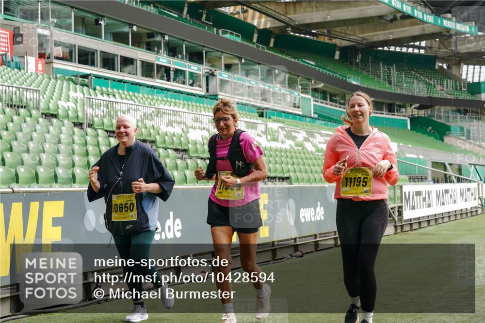 13.09.2026 - 21. swb-Marathon Bremen Michael Burmester http://msf.ph/oto/10428594 13.09.2026 10:54:43 Laufen im Stadion 12163, 10387, 10533, 10534, 10573, 10627, 10650, 10667, 10968, 11025, 11031, 11161, 11195, 11266, 11352, 11496, 11807, 12377, 12408, 12535, 12546 meine-sportfotos.de