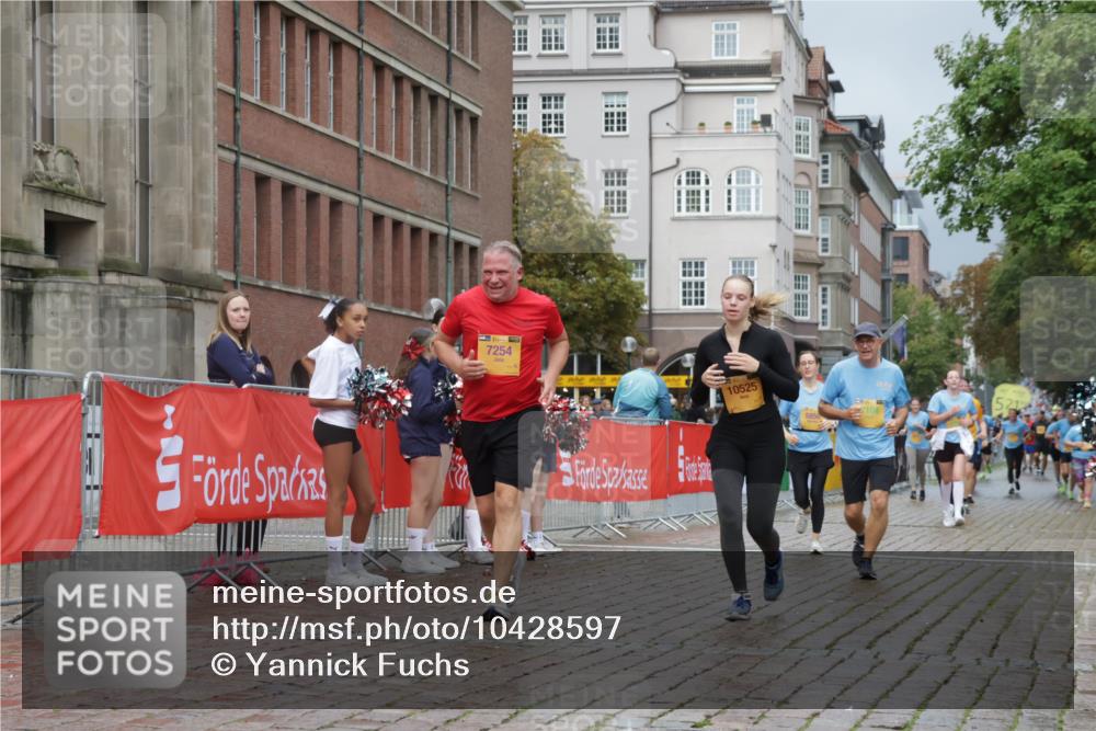 13.09.2026 - Kiel Lauf Yannick Fuchs http://msf.ph/oto/10428597 13.09.2026 11:08:45 Ziel 24, 25, 1170, 2250, 2951, 4709, 6576, 6662, 9162, 9800, 10645, 10647, 10928, 11442, 834, 1067, 2235, 2575, 3536, 3798, 5418, 5856, 6061, 6185, 6360, 6626, 7108, 7254, 7667, 10525, 11442, 1226, 1569, 3022, 3752, 4526, 6028, 7681, 9752, 10813, 11674, 12238, 12334, 2120, 4949, 5833, 6401, 8019 meine-sportfotos.de
