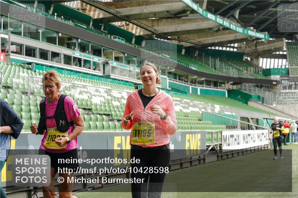 13.09.2026 - 21. swb-Marathon Bremen Michael Burmester http://msf.ph/oto/10428598 13.09.2026 10:54:44 Laufen im Stadion 12163, 10387, 10533, 10534, 10573, 10627, 10650, 10667, 10968, 11025, 11031, 11161, 11195, 11266, 11352, 11496, 11807, 12377, 12408, 12535, 12546 meine-sportfotos.de