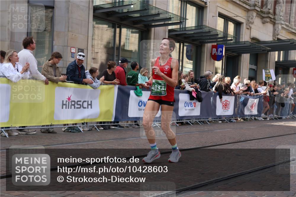 13.09.2026 - 21. swb-Marathon Bremen Strokosch-Dieckow http://msf.ph/oto/10428603 13.09.2026 13:08:27 Ziel 715, 3110, 3276, 3330, 4033, 5377, 5517, 5696, 6842, 6906, 7064, 7121, 8555, 9240, 9411, 9702, 9867, 9906, 9911, 339, 678, 1335, 1696, 2098, 2266, 2844, 3808, 4082, 4247, 4888, 5424, 5594, 8655, 9084, 9582 meine-sportfotos.de