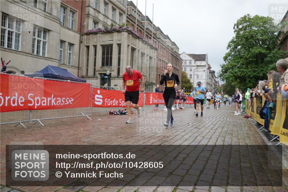 13.09.2026 - Kiel Lauf Yannick Fuchs http://msf.ph/oto/10428605 13.09.2026 11:08:48 Ziel 24, 25, 1170, 2250, 2951, 4709, 6576, 9162, 10928, 834, 1067, 2235, 2575, 3536, 3798, 5418, 5856, 6061, 6185, 6360, 6626, 6662, 7108, 7254, 7667, 9162, 9800, 10525, 10645, 10647, 11442, 1226, 1569, 3022, 3752, 4526, 6028, 7681, 9112, 9752, 9995, 10813, 11674, 12238, 12334, 2120, 6401, 7254, 8019, 10525 meine-sportfotos.de