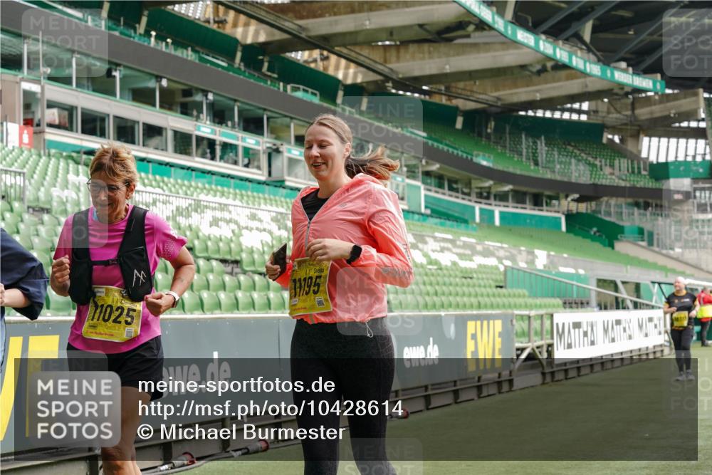 13.09.2026 - 21. swb-Marathon Bremen Michael Burmester http://msf.ph/oto/10428614 13.09.2026 10:54:44 Laufen im Stadion 12163, 10387, 10533, 10534, 10573, 10627, 10650, 10667, 10968, 11025, 11031, 11161, 11195, 11266, 11352, 11496, 11807, 12377, 12408, 12535, 12546 meine-sportfotos.de