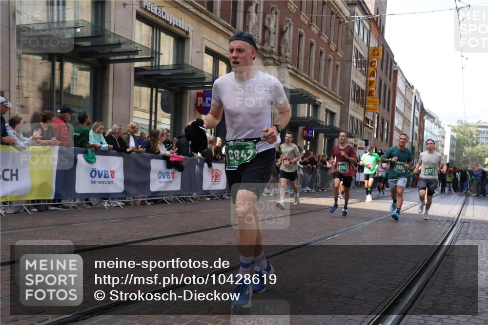 13.09.2026 - 21. swb-Marathon Bremen Strokosch-Dieckow http://msf.ph/oto/10428619 13.09.2026 13:08:29 Ziel 715, 1925, 3110, 3276, 3330, 4033, 5377, 5517, 5636, 5696, 6842, 6906, 7064, 7121, 8555, 9240, 9411, 9702, 9867, 9906, 9911, 339, 678, 1335, 1696, 2098, 2266, 3808, 4082, 4247, 4888, 5424, 5594, 8655, 9084, 9582 meine-sportfotos.de