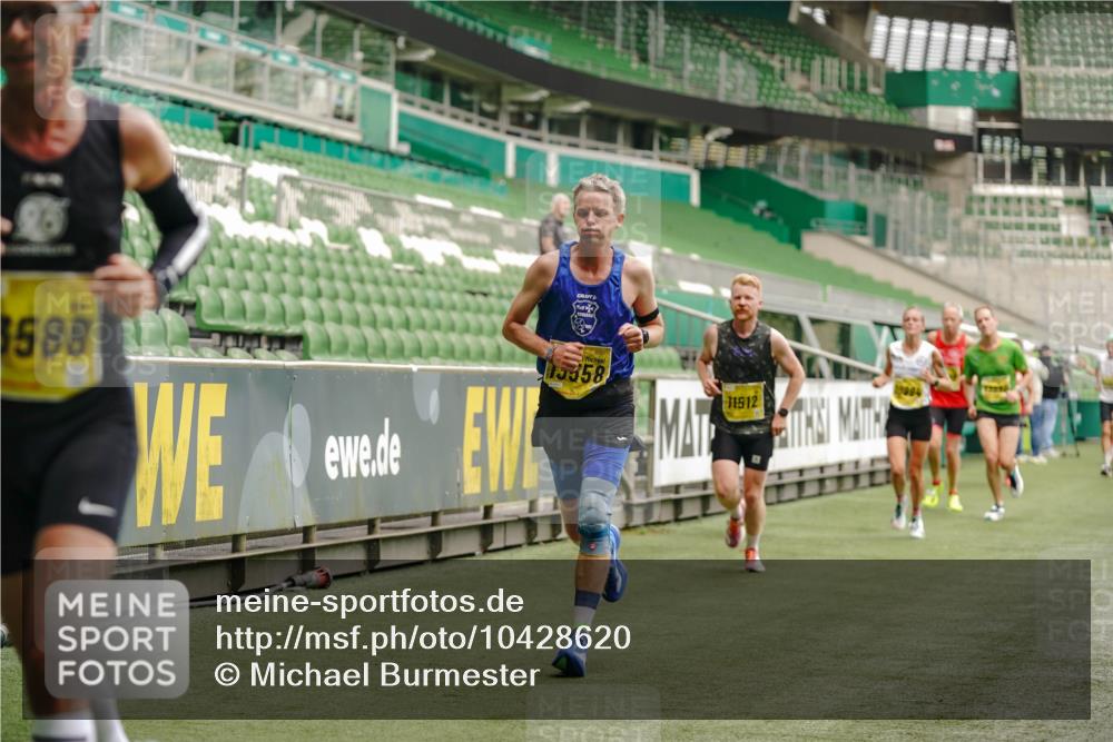 13.09.2026 - 21. swb-Marathon Bremen Michael Burmester http://msf.ph/oto/10428620 13.09.2026 10:19:47 Laufen im Stadion 10261, 10262, 10366, 10475, 10818, 10994, 11067, 11068, 11176, 11197, 11418, 11481, 11512, 11652, 12324, 12358, 12413, 12540, 13505, 13530, 13533, 13534, 13536, 13540, 13541, 13543, 13550, 13558, 13560, 13564, 13573, 13581, 13583, 13588, 13590, 13599, 13601, 13605, 13610, 13618, 13619, 13622, 13632, 13633, 13638, 13639, 10597, 12272, 13501, 13510, 13515, 13517, 13525, 13542, 13547, 13567, 13579, 13623, 13627, 13635 meine-sportfotos.de