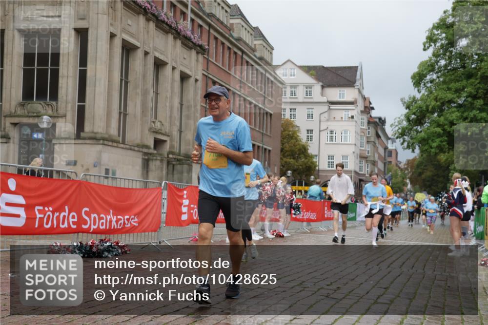13.09.2026 - Kiel Lauf Yannick Fuchs http://msf.ph/oto/10428625 13.09.2026 11:08:50 Ziel 24, 25, 1170, 1226, 2250, 2951, 4709, 10928, 11674, 12334, 834, 1067, 2235, 2575, 3536, 3798, 5418, 5856, 6061, 6185, 6360, 6576, 6626, 6662, 7108, 7254, 7667, 9162, 9800, 10525, 10645, 10647, 11442, 1569, 3022, 3752, 4526, 6028, 7681, 9112, 9752, 9995, 10813, 12238, 12532, 6401, 7108, 7254, 10525 meine-sportfotos.de