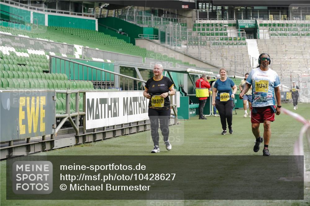 13.09.2026 - 21. swb-Marathon Bremen Michael Burmester http://msf.ph/oto/10428627 13.09.2026 10:54:46 Laufen im Stadion 12163, 10387, 10533, 10534, 10573, 10627, 10650, 10667, 10968, 11025, 11161, 11195, 11266, 11352, 11496, 11807, 12377, 12408, 12535, 12546 meine-sportfotos.de