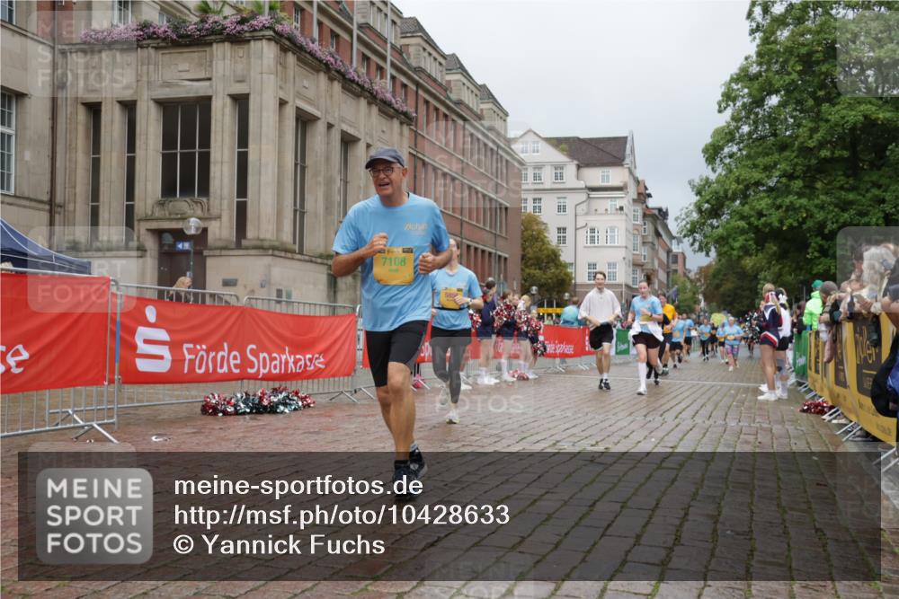 13.09.2026 - Kiel Lauf Yannick Fuchs http://msf.ph/oto/10428633 13.09.2026 11:08:50 Ziel 24, 25, 1170, 1226, 2250, 2951, 4709, 10928, 11674, 12334, 834, 1067, 2235, 2575, 3536, 3798, 5418, 5856, 6061, 6185, 6360, 6576, 6626, 6662, 7108, 7254, 7667, 9162, 9800, 10525, 10645, 10647, 11442, 1569, 3022, 3752, 4526, 6028, 7681, 9112, 9752, 9995, 10813, 12238, 12532, 6401, 7108, 7254, 10525 meine-sportfotos.de