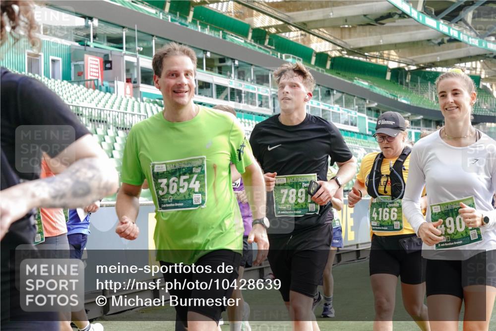 13.09.2026 - 21. swb-Marathon Bremen Michael Burmester http://msf.ph/oto/10428639 13.09.2026 13:26:31 Laufen im Stadion 186, 202, 364, 390, 530, 543, 645, 815, 818, 833, 966, 1077, 1283, 1410, 1412, 1443, 1459, 1473, 1487, 1504, 1530, 1561, 1618, 1700, 1744, 1828, 1830, 1953, 2058, 2059, 2273, 2298, 2308, 2309, 2354, 2382, 2384, 2388, 2404, 2428, 2506, 2507, 2508, 2542, 2558, 2576, 2582, 2591, 2592, 2656, 2675, 2748, 2752, 2762, 2817, 2875, 2878, 2896, 2923, 2965, 2970, 2981, 3045, 3047, 3050, 3062, 3084, 3097, 3142, 3172, 3184, 3259, 3329, 3359, 3433, 3540, 3629, 3756 meine-sportfotos.de