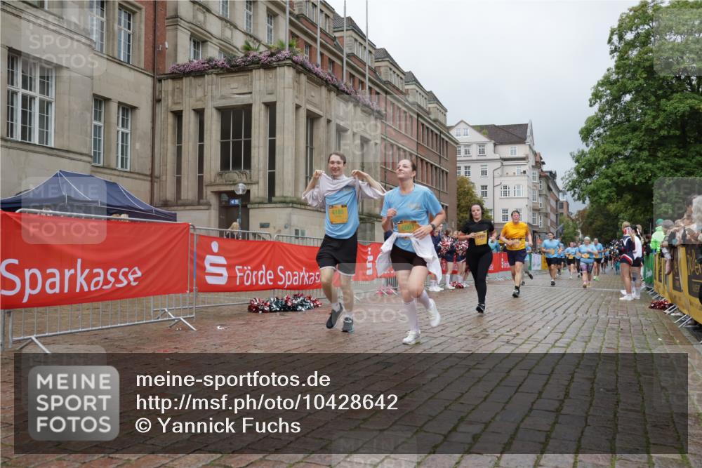 13.09.2026 - Kiel Lauf Yannick Fuchs http://msf.ph/oto/10428642 13.09.2026 11:08:54 Ziel 24, 25, 1226, 2250, 2951, 10813, 10928, 11674, 12334, 24, 25, 834, 1067, 1170, 2235, 2575, 3536, 3798, 4709, 5418, 5856, 6061, 6185, 6360, 6576, 6626, 6662, 7667, 9162, 9800, 10645, 10647, 11442, 1569, 1934, 3022, 3752, 4526, 6028, 7681, 8933, 9112, 9752, 9995, 12238, 12532, 3798, 5856, 6061, 6185, 7108, 7254, 10525 meine-sportfotos.de