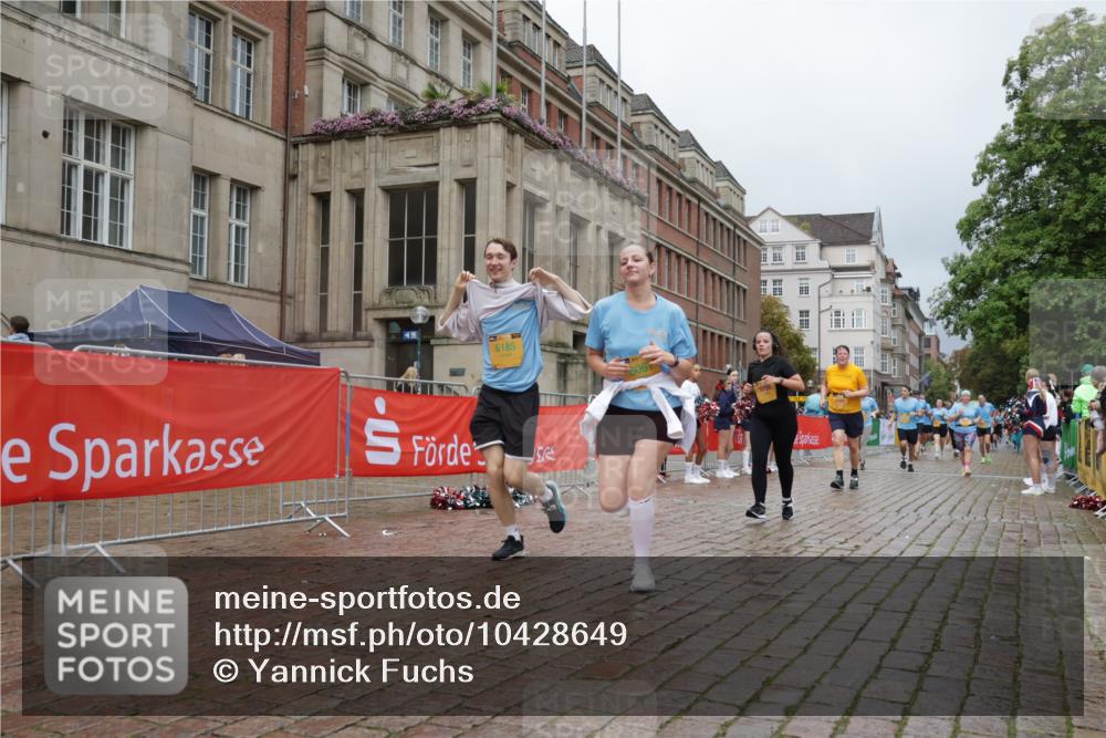 13.09.2026 - Kiel Lauf Yannick Fuchs http://msf.ph/oto/10428649 13.09.2026 11:08:54 Ziel 24, 25, 1226, 2250, 2951, 10813, 10928, 11674, 12334, 24, 25, 834, 1067, 1170, 2235, 2575, 3536, 3798, 4709, 5418, 5856, 6061, 6185, 6360, 6576, 6626, 6662, 7667, 9162, 9800, 10645, 10647, 11442, 1569, 1934, 3022, 3752, 4526, 6028, 7681, 8933, 9112, 9752, 9995, 12238, 12532, 3798, 5856, 6061, 6185, 7108, 7254, 10525 meine-sportfotos.de