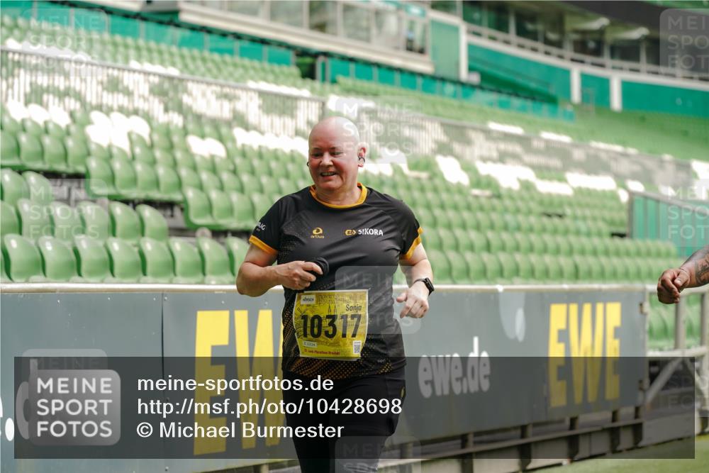 13.09.2026 - 21. swb-Marathon Bremen Michael Burmester http://msf.ph/oto/10428698 13.09.2026 10:54:53 Laufen im Stadion 12163, 10387, 10533, 10534, 10573, 10627, 10650, 10967, 10968, 11025, 11161, 11195, 11266, 11341, 11352, 11496, 11538, 11807, 12377, 12408, 12535, 12546 meine-sportfotos.de