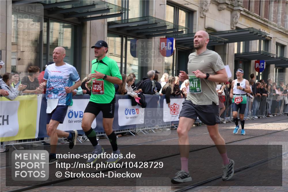 13.09.2026 - 21. swb-Marathon Bremen Strokosch-Dieckow http://msf.ph/oto/10428729 13.09.2026 13:08:33 Ziel 715, 1925, 2287, 3110, 3276, 3330, 4033, 4384, 5377, 5517, 5636, 5696, 6842, 6906, 7064, 7121, 7262, 8555, 9240, 9411, 9702, 9867, 9906, 9911, 339, 678, 715, 1335, 1696, 3808, 4082, 4247, 4888, 5424, 5594, 8655, 9084, 9582 meine-sportfotos.de