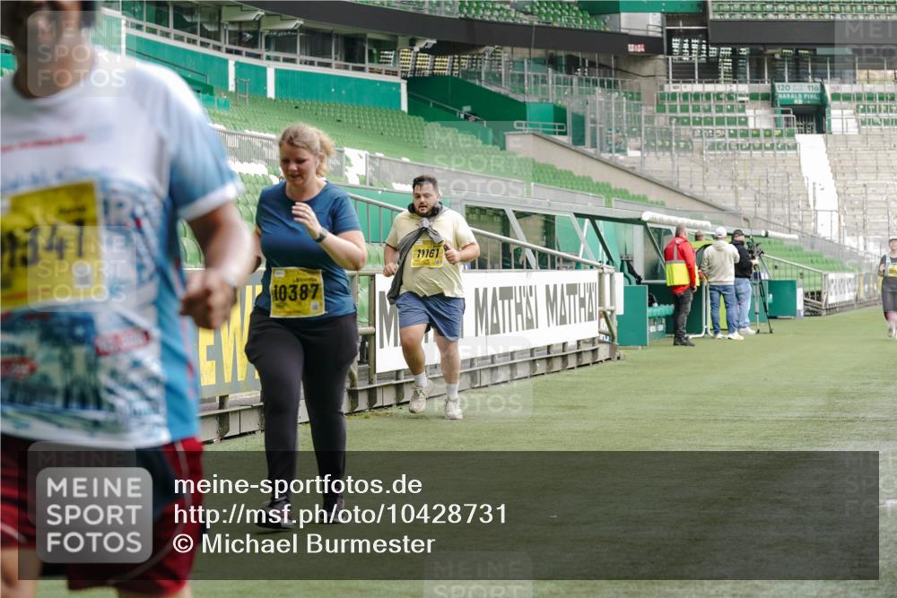 13.09.2026 - 21. swb-Marathon Bremen Michael Burmester http://msf.ph/oto/10428731 13.09.2026 10:54:56 Laufen im Stadion 12163, 10387, 10533, 10534, 10573, 10650, 10967, 10968, 11017, 11025, 11161, 11195, 11341, 11352, 11496, 11538, 11807, 12377, 12408, 12535, 12546 meine-sportfotos.de
