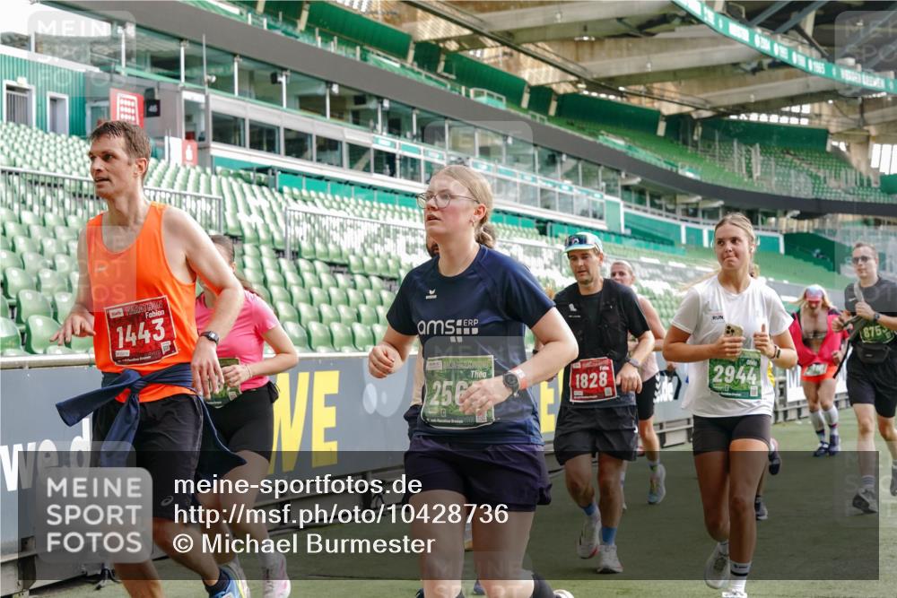 13.09.2026 - 21. swb-Marathon Bremen Michael Burmester http://msf.ph/oto/10428736 13.09.2026 13:26:34 Laufen im Stadion 186, 202, 364, 390, 530, 543, 645, 815, 818, 833, 966, 1077, 1283, 1410, 1412, 1443, 1459, 1473, 1487, 1504, 1530, 1561, 1608, 1618, 1700, 1744, 1828, 1830, 1953, 1961, 2058, 2059, 2273, 2298, 2308, 2309, 2354, 2382, 2384, 2388, 2404, 2428, 2507, 2508, 2542, 2558, 2576, 2582, 2591, 2592, 2656, 2675, 2725, 2748, 2752, 2762, 2817, 2875, 2878, 2896, 2923, 2965, 2970, 2981, 3045, 3047, 3050, 3062, 3073, 3084, 3097, 3142, 3172, 3184, 3259, 3329, 3359, 3433, 3540, 3592, 3629, 3756 meine-sportfotos.de