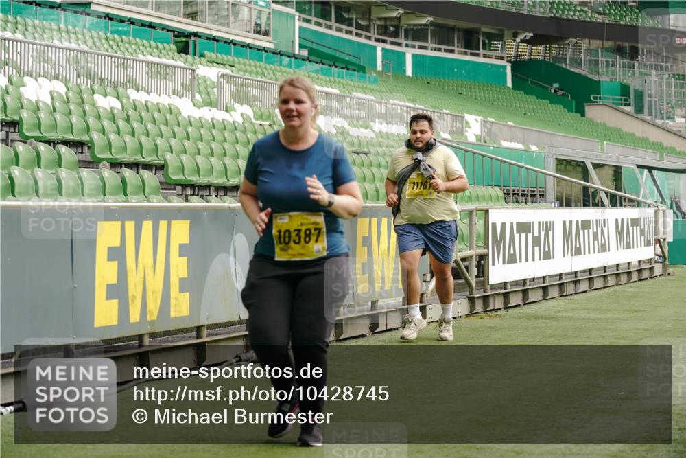 13.09.2026 - 21. swb-Marathon Bremen Michael Burmester http://msf.ph/oto/10428745 13.09.2026 10:54:57 Laufen im Stadion 12163, 10387, 10533, 10534, 10573, 10650, 10967, 10968, 11017, 11025, 11161, 11195, 11341, 11352, 11496, 11538, 11807, 12377, 12408, 12535, 12546 meine-sportfotos.de