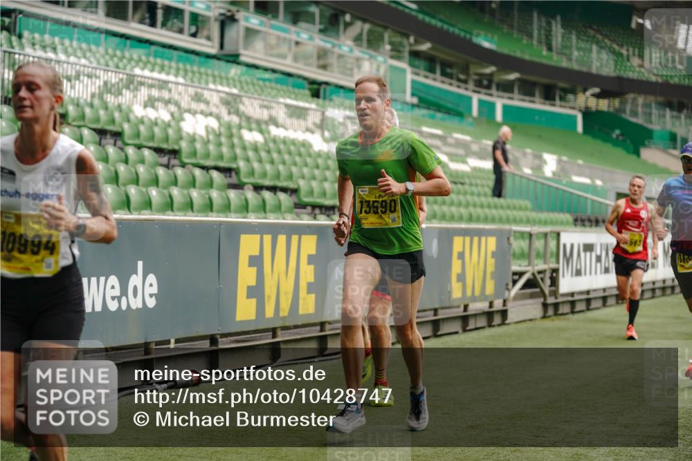 13.09.2026 - 21. swb-Marathon Bremen Michael Burmester http://msf.ph/oto/10428747 13.09.2026 10:19:52 Laufen im Stadion 10261, 10262, 10366, 10475, 10818, 10994, 11067, 11068, 11176, 11197, 11418, 11481, 11512, 11652, 12324, 12358, 12413, 12540, 13505, 13530, 13533, 13534, 13536, 13540, 13541, 13550, 13558, 13560, 13564, 13573, 13581, 13583, 13588, 13590, 13599, 13601, 13605, 13610, 13618, 13619, 13622, 13632, 13633, 13637, 13638, 13639, 10597, 12272, 13501, 13510, 13515, 13517, 13525, 13542, 13547, 13567, 13579, 13623, 13627, 13635 meine-sportfotos.de