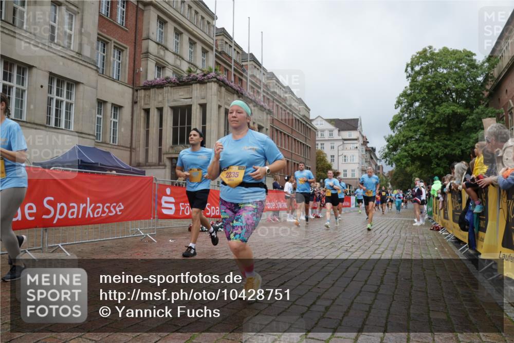 13.09.2026 - Kiel Lauf Yannick Fuchs http://msf.ph/oto/10428751 13.09.2026 11:09:01 Ziel 1226, 1569, 3022, 3752, 4526, 6028, 7681, 9112, 9752, 10813, 11674, 12238, 12334, 24, 25, 834, 1067, 1170, 2235, 2250, 2575, 2951, 3536, 4709, 5418, 6576, 6626, 6662, 7667, 9162, 9800, 10645, 10647, 10928, 11442, 1934, 8637, 8933, 9995, 10184, 10253, 10262, 10263, 10268, 12532, 1067, 2235, 3536, 3798, 5856, 6061, 6185, 6360 meine-sportfotos.de