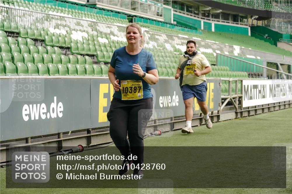 13.09.2026 - 21. swb-Marathon Bremen Michael Burmester http://msf.ph/oto/10428760 13.09.2026 10:54:58 Laufen im Stadion 12163, 10387, 10533, 10534, 10573, 10650, 10967, 10968, 11017, 11025, 11161, 11195, 11341, 11352, 11496, 11538, 11807, 12377, 12408, 12535, 12546 meine-sportfotos.de